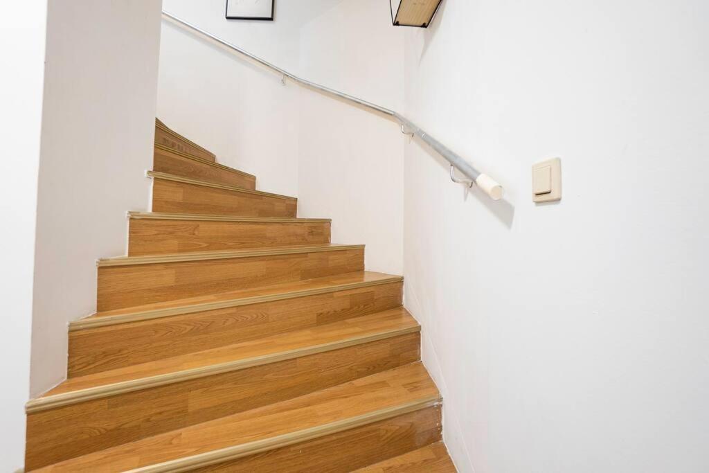 Stylish 2 Floor Penthouse • 15 Min To City Center Wien Ngoại thất bức ảnh